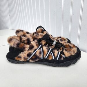 Spotted Cheetah Padern Print Slippers Womens Size 10.5